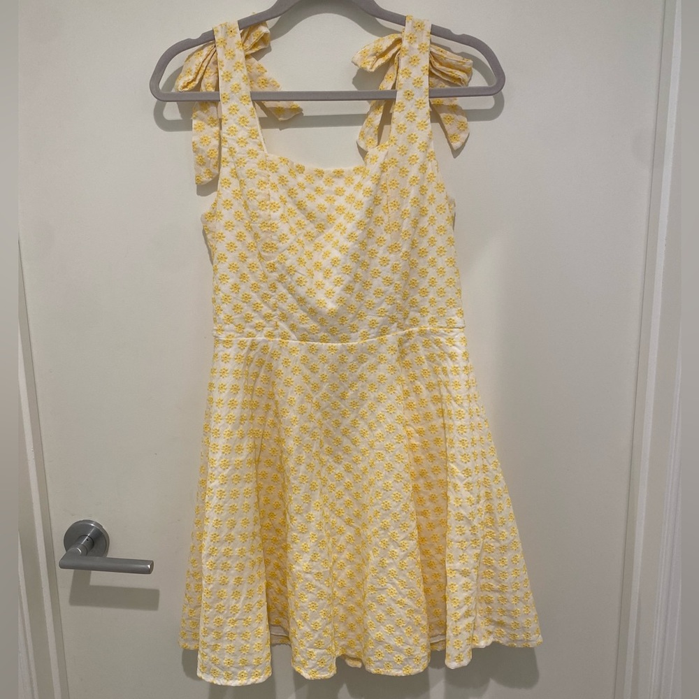 NWT *Francesca’s* White and Yellow Embroidered Dress w Bows